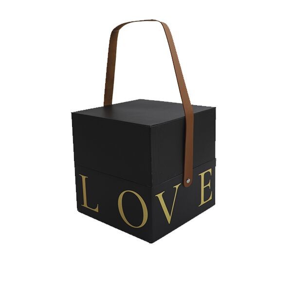 Подарункова коробка з ручкою LOVE чорна, L – 18,5х18,5х19 см - зображення 1