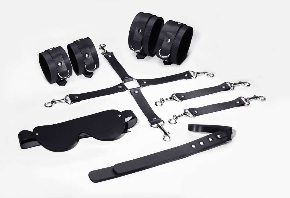 Набір Feral Feelings BDSM Kit 5 Black, наручники, поножі, хрестовина, маска, падл - зображення 1