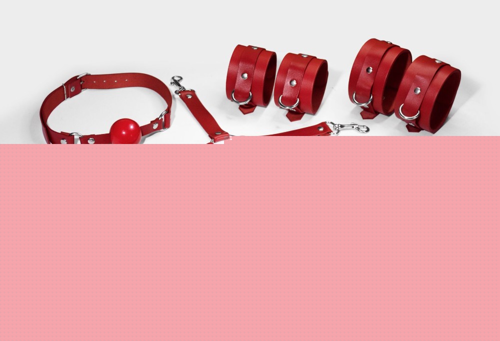 Набір Feral Feelings BDSM Kit 7 Red, наручники, поножі, конектор, маска, падл, кляп, затискачі - зображення 1